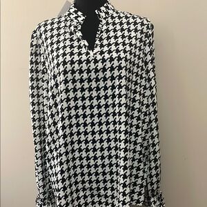 Black and White Houndstooth V-Neck Blouse